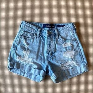 Hollister High rise distressed boyfriend fit shorts. Size 25